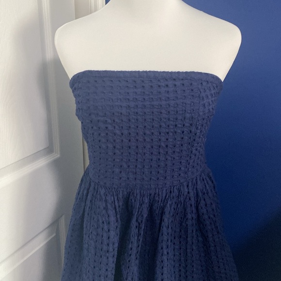 Old Navy strapless eyelet dress - Picture 3 of 6